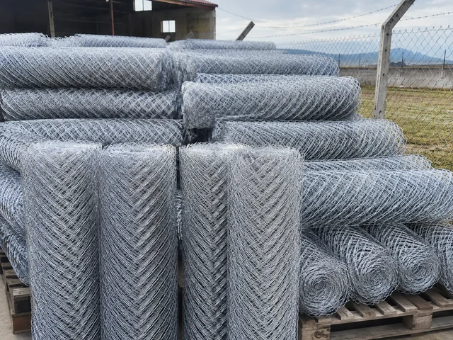 150 cm ve 200 cm yükseklik sınıflarında galvanizli örgü tel ruloları