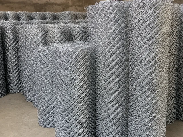 Galvanizli kafes tel örgü Ankara için depoda 20 metre rulo/top halinde galvanizli örgü tel stokları