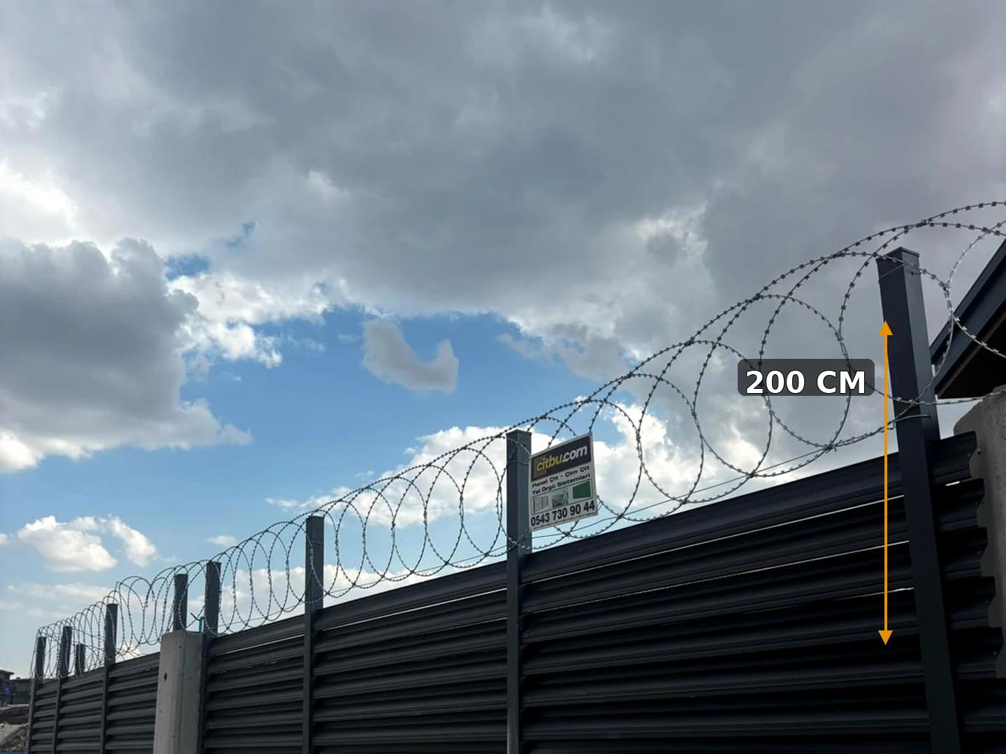200 cm Panjur Çit Ankara: 2 Metre Tam Mahremiyet ve Yüksek Çevreleme için gerçek saha uygulamasından hazırlanmış panjur çit görseli