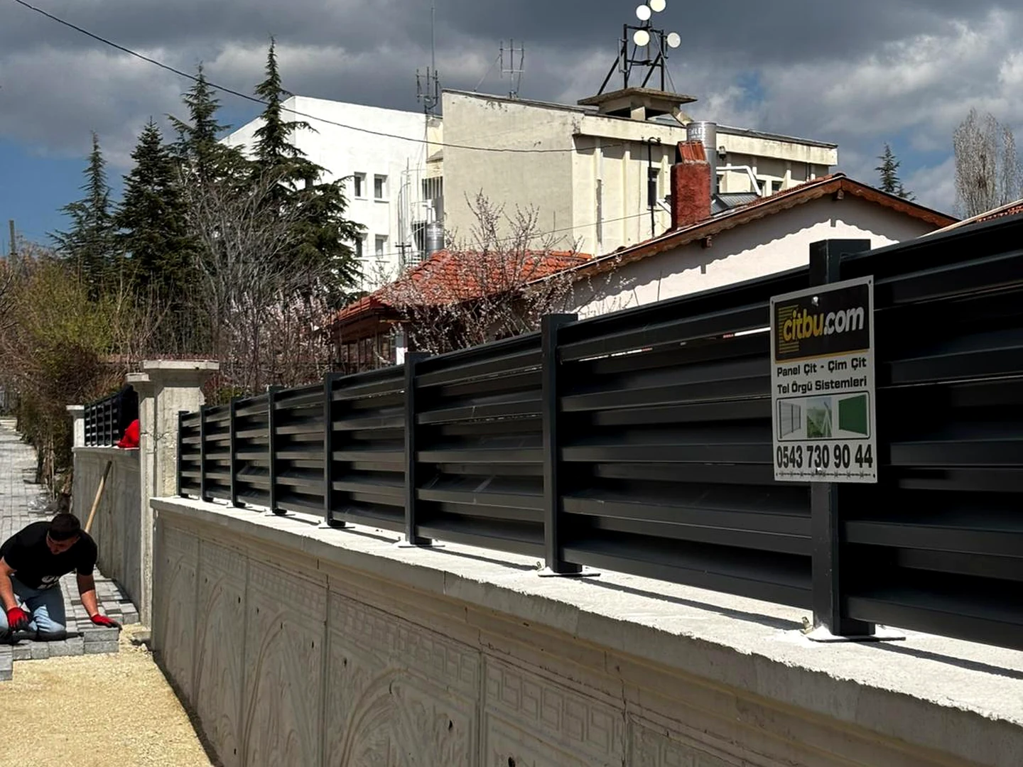 Duvar Üstü Panjur Çit Ankara: Ankraj, Kot ve Dekoratif Mahremiyet için gerçek saha uygulamasından hazırlanmış panjur çit görseli